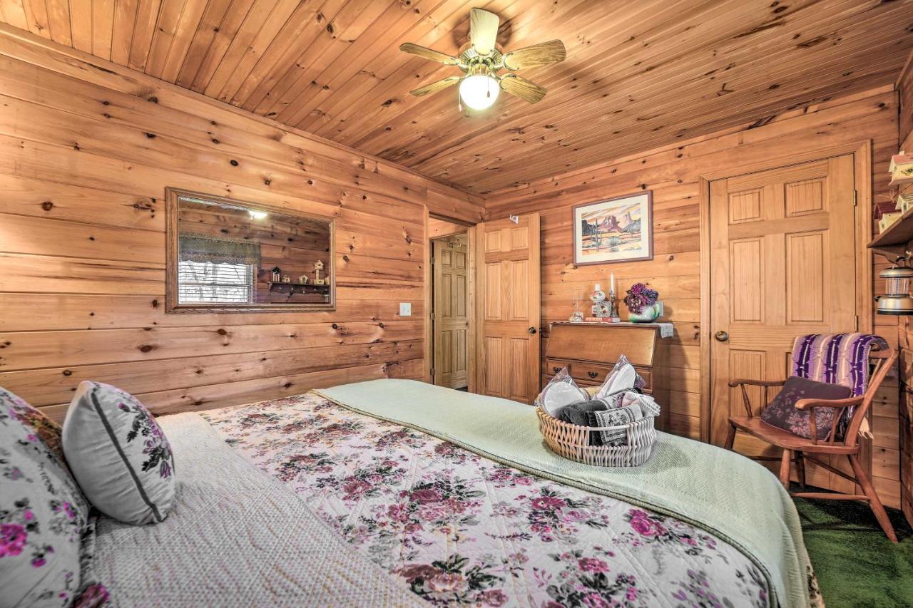 Franklin Cabin With Porch Near Hiking And Waterfalls! Ngoại thất bức ảnh